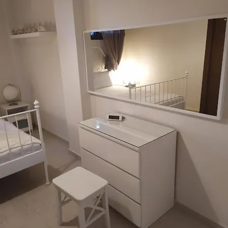 Afrodites Sea View House * Nea Roda